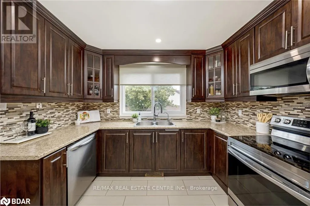 20 - 318 LAURIER AVENUE