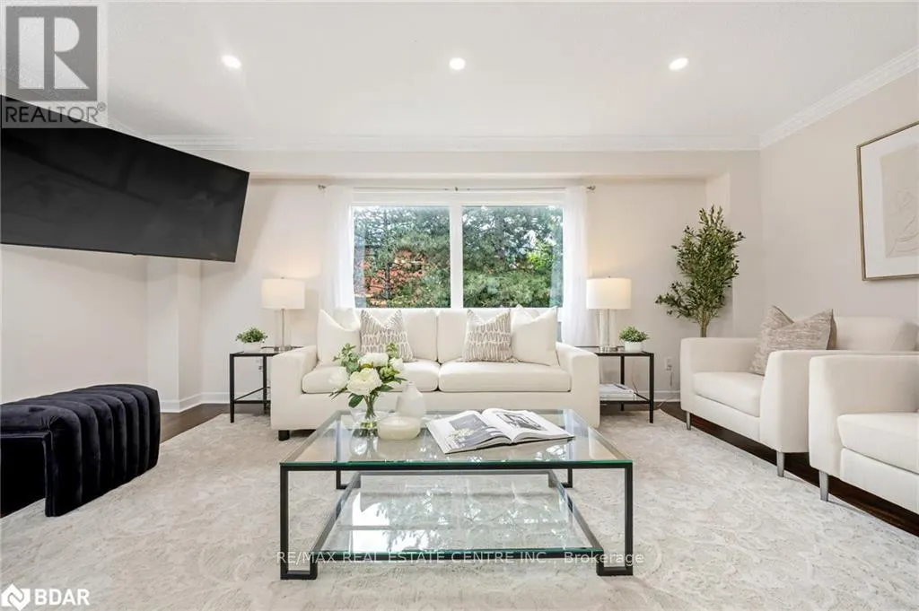 20 - 318 LAURIER AVENUE