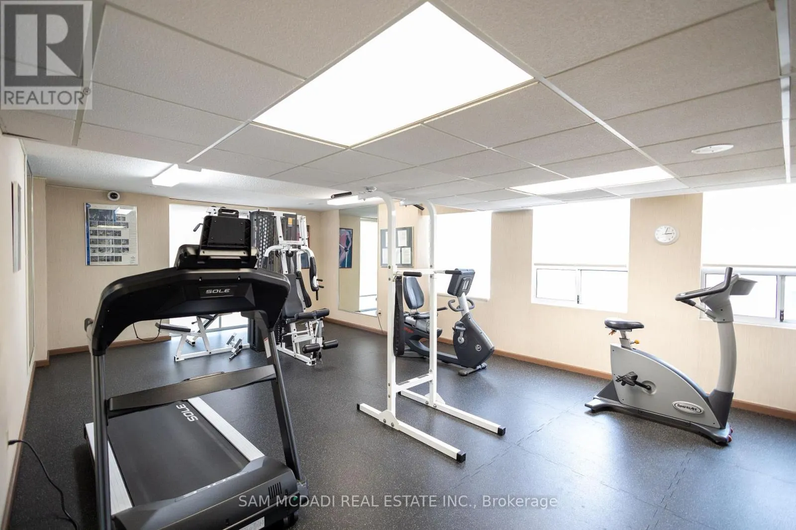 1207 - 3650 KANEFF CRESCENT