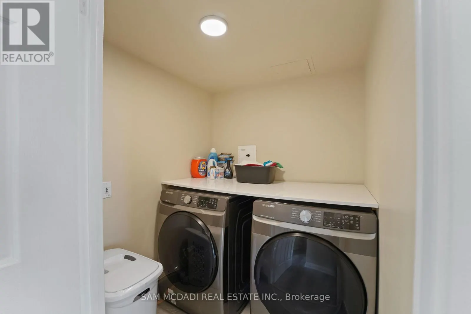 1207 - 3650 KANEFF CRESCENT