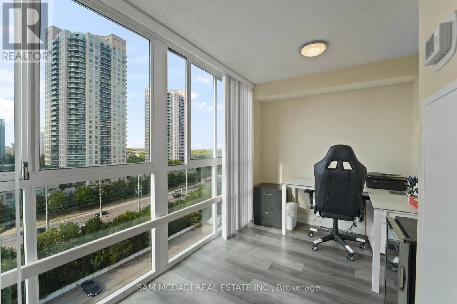 1207 - 3650 KANEFF CRESCENT