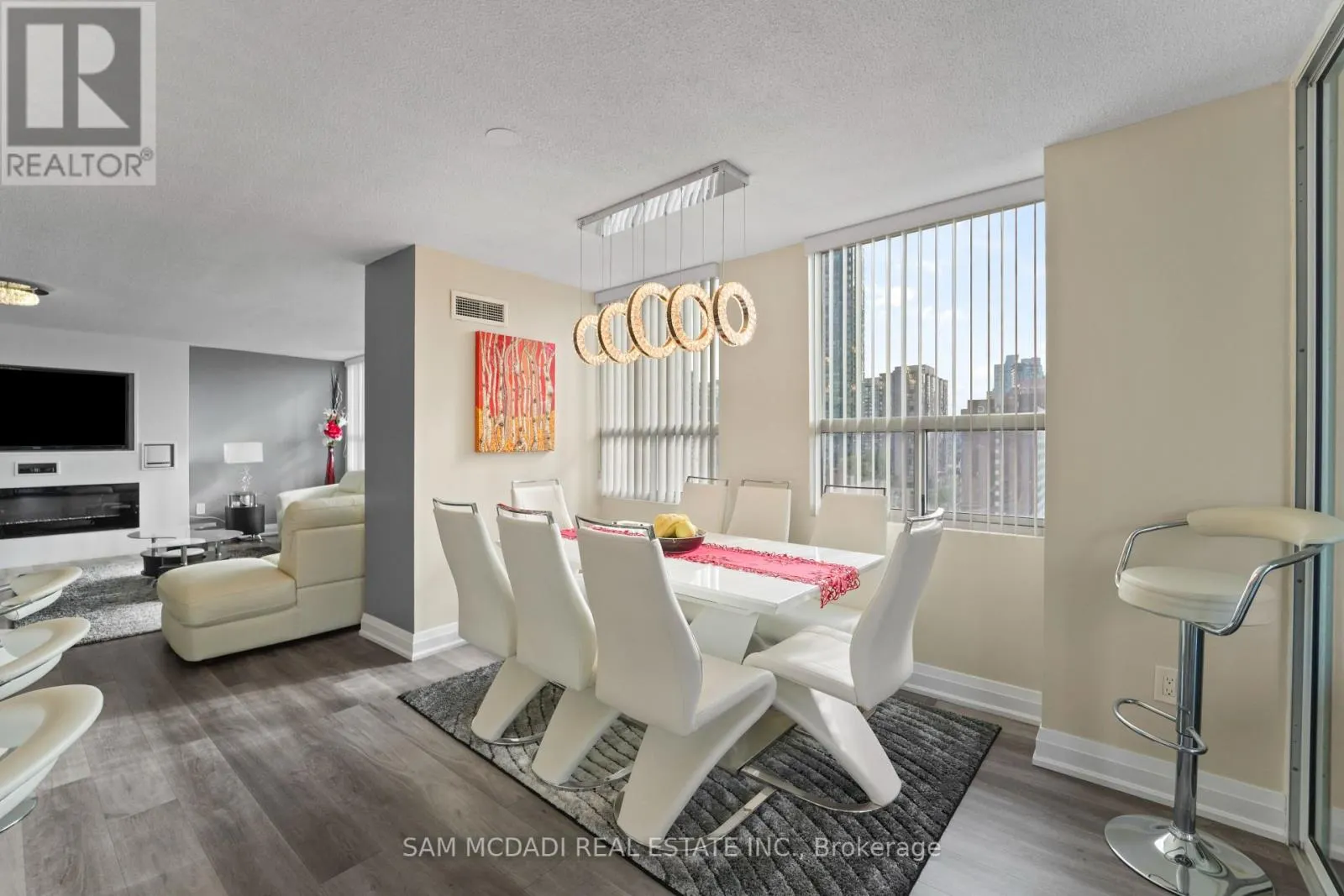 1207 - 3650 KANEFF CRESCENT