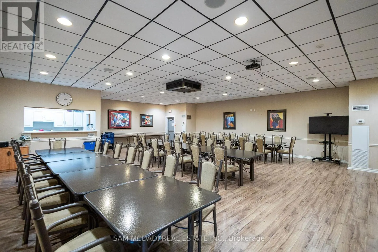 1207 - 3650 KANEFF CRESCENT