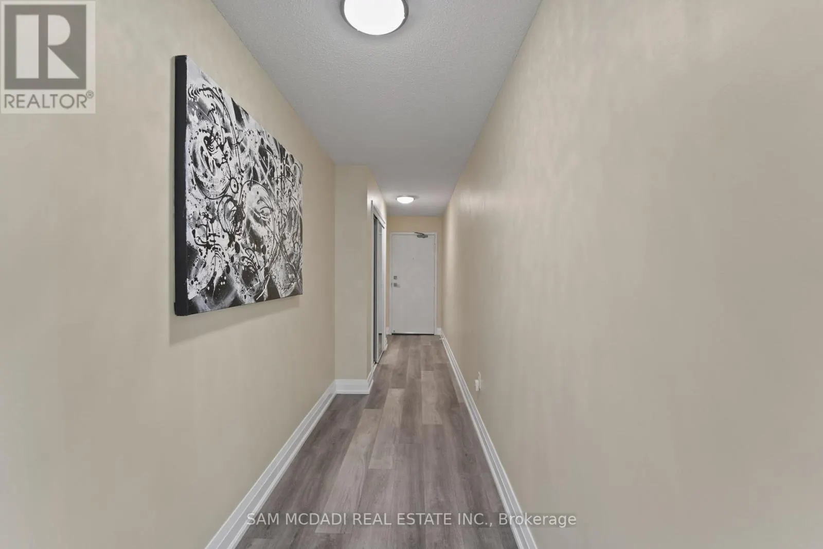 1207 - 3650 KANEFF CRESCENT
