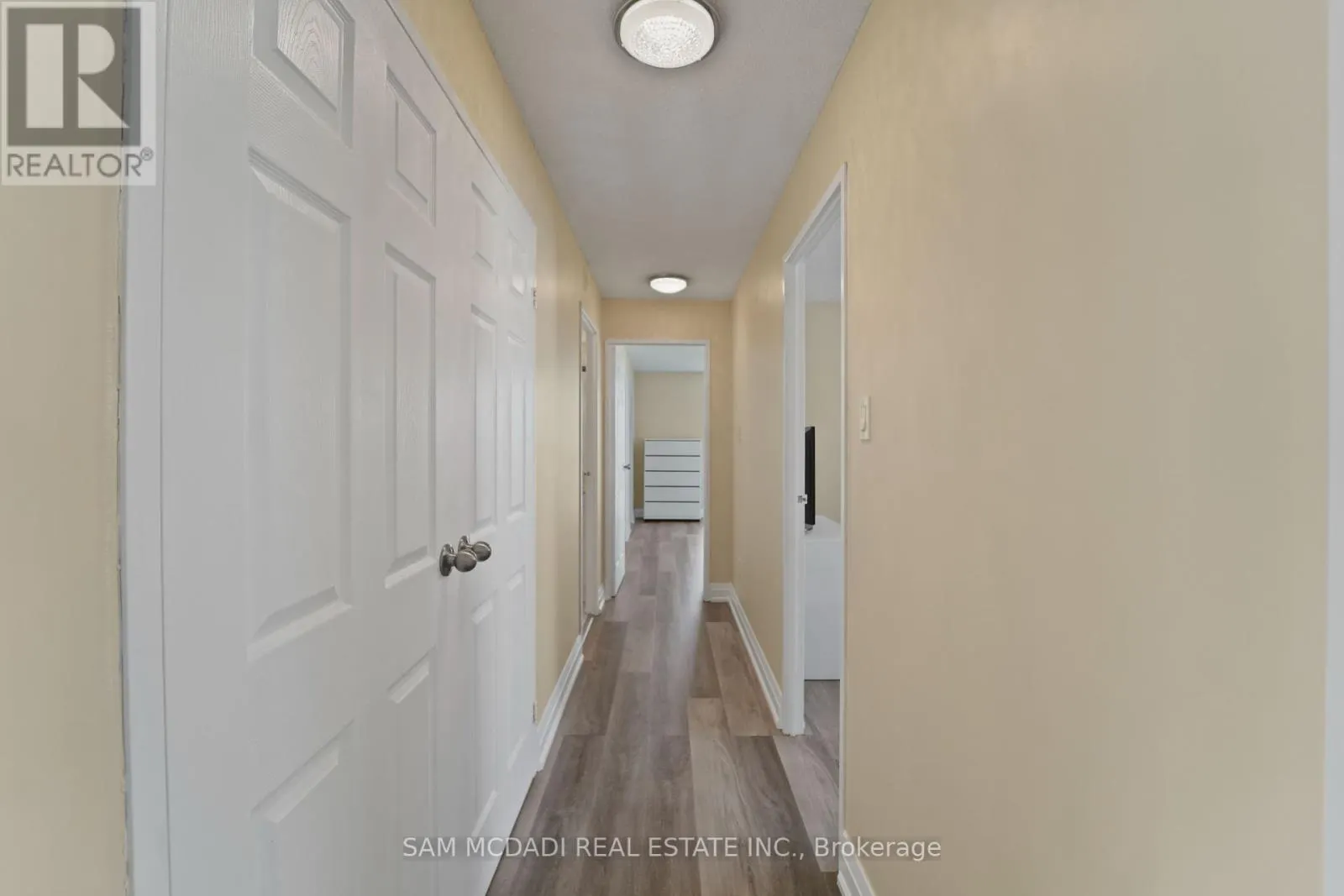 1207 - 3650 KANEFF CRESCENT