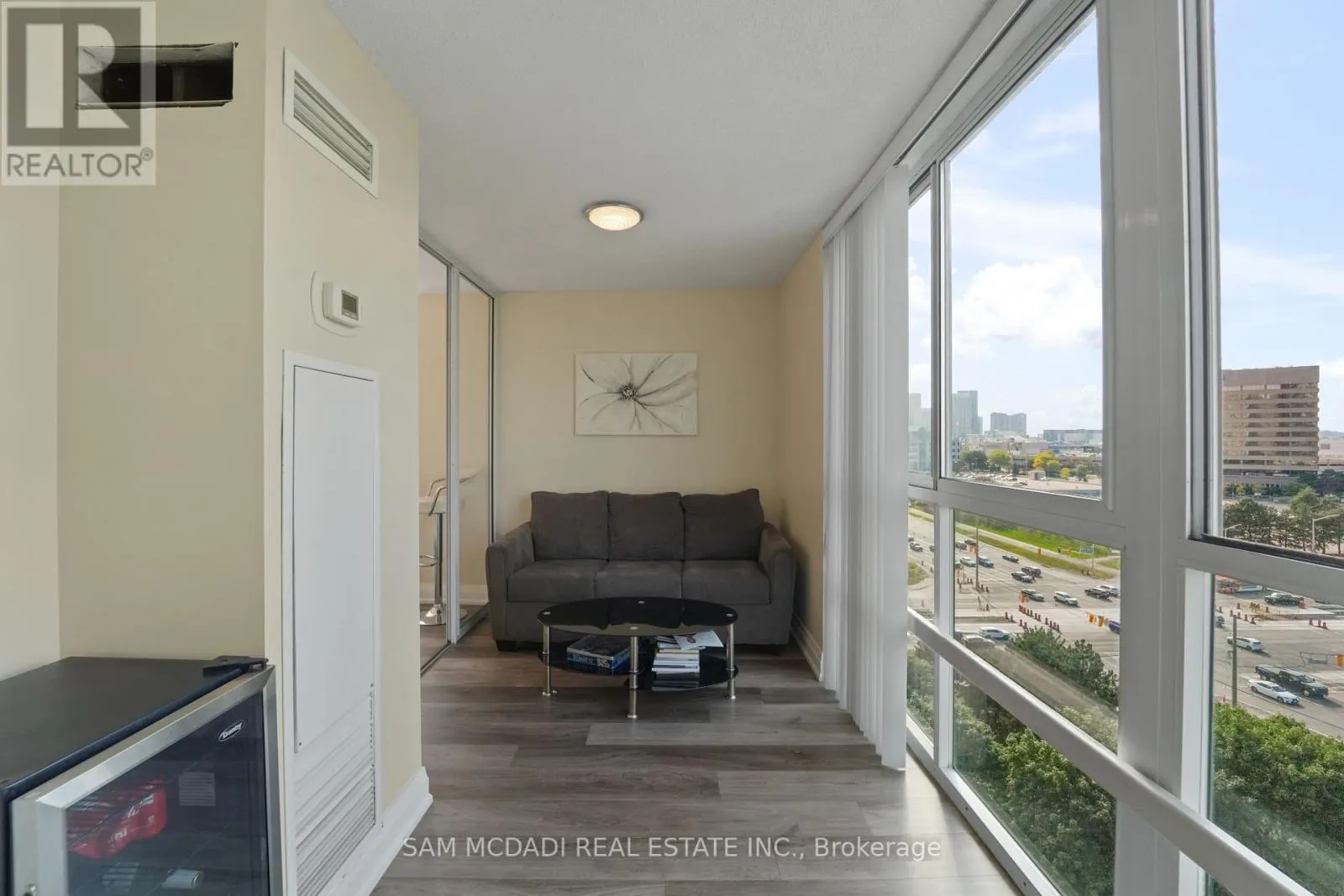 1207 - 3650 KANEFF CRESCENT