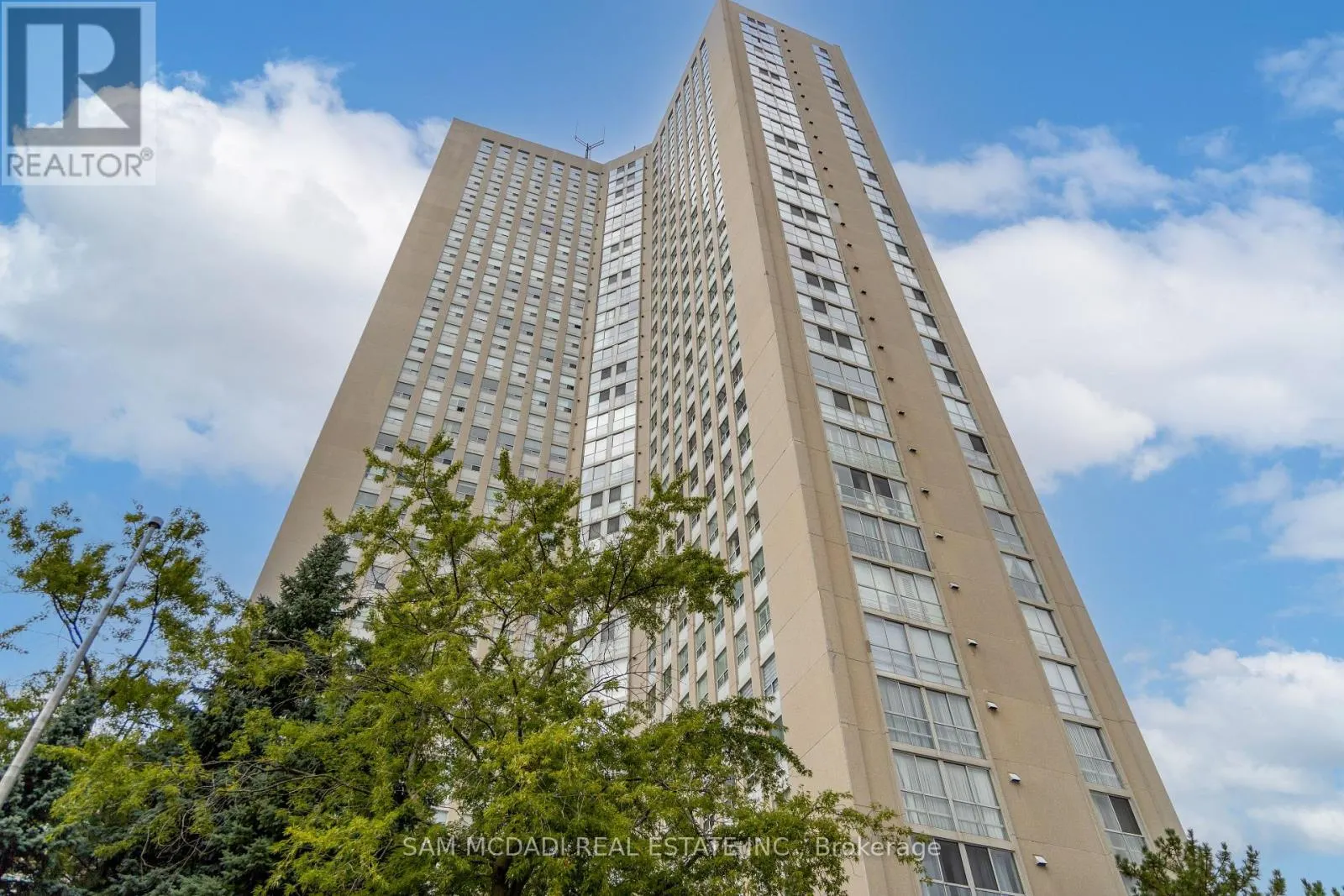 1207 - 3650 KANEFF CRESCENT