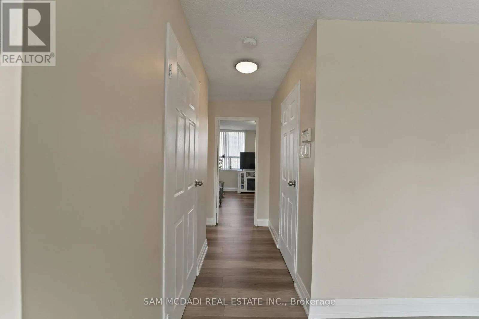 1207 - 3650 KANEFF CRESCENT