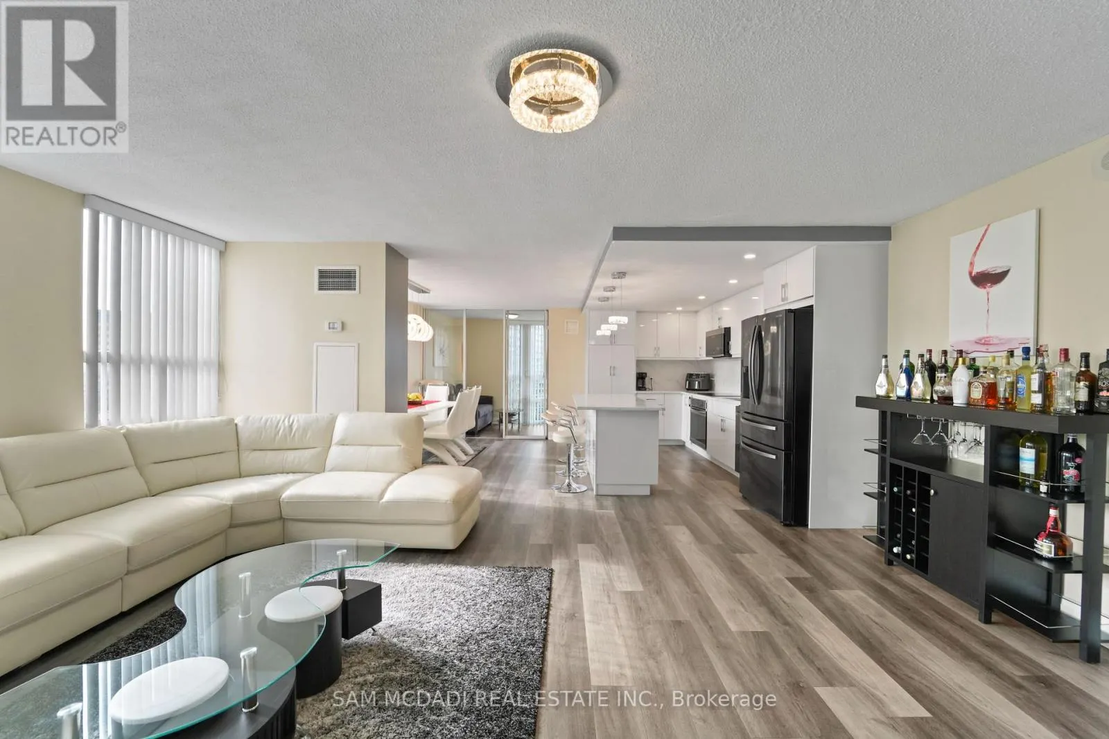 1207 - 3650 KANEFF CRESCENT