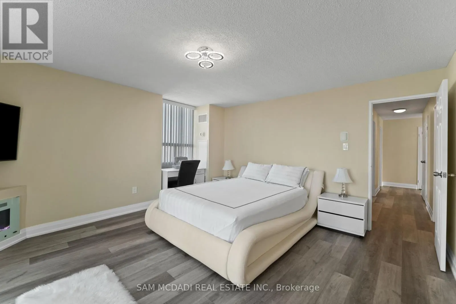 1207 - 3650 KANEFF CRESCENT