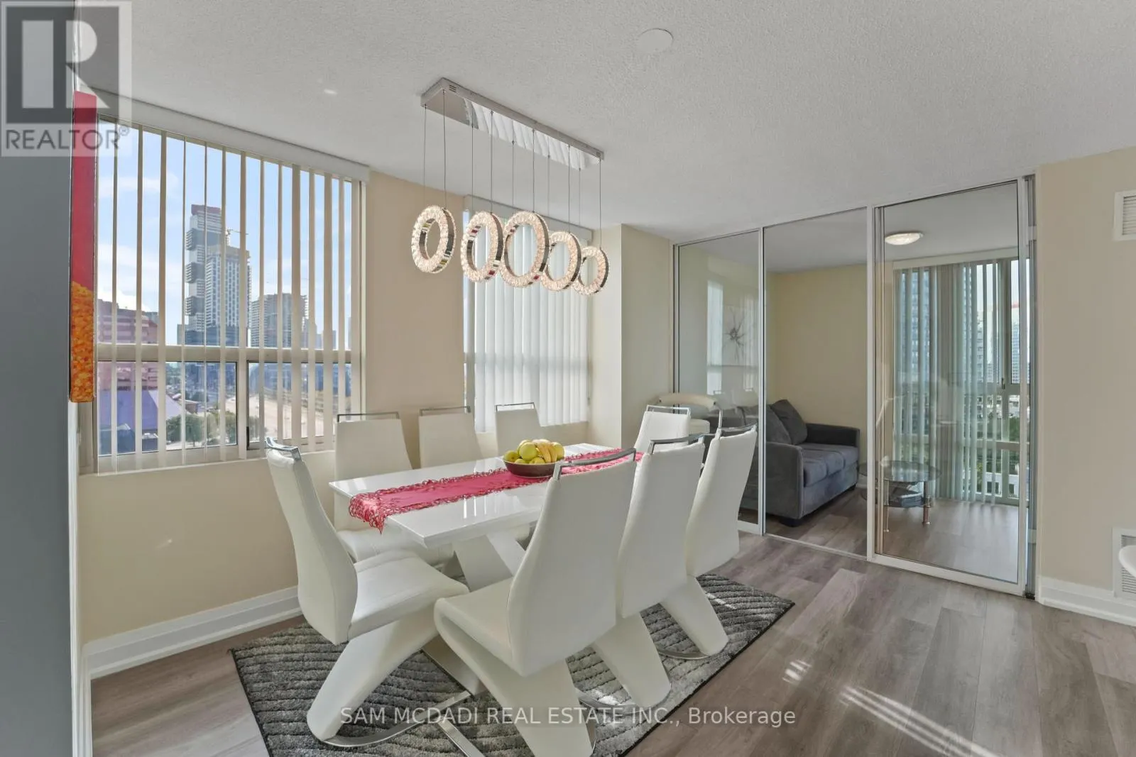 1207 - 3650 KANEFF CRESCENT