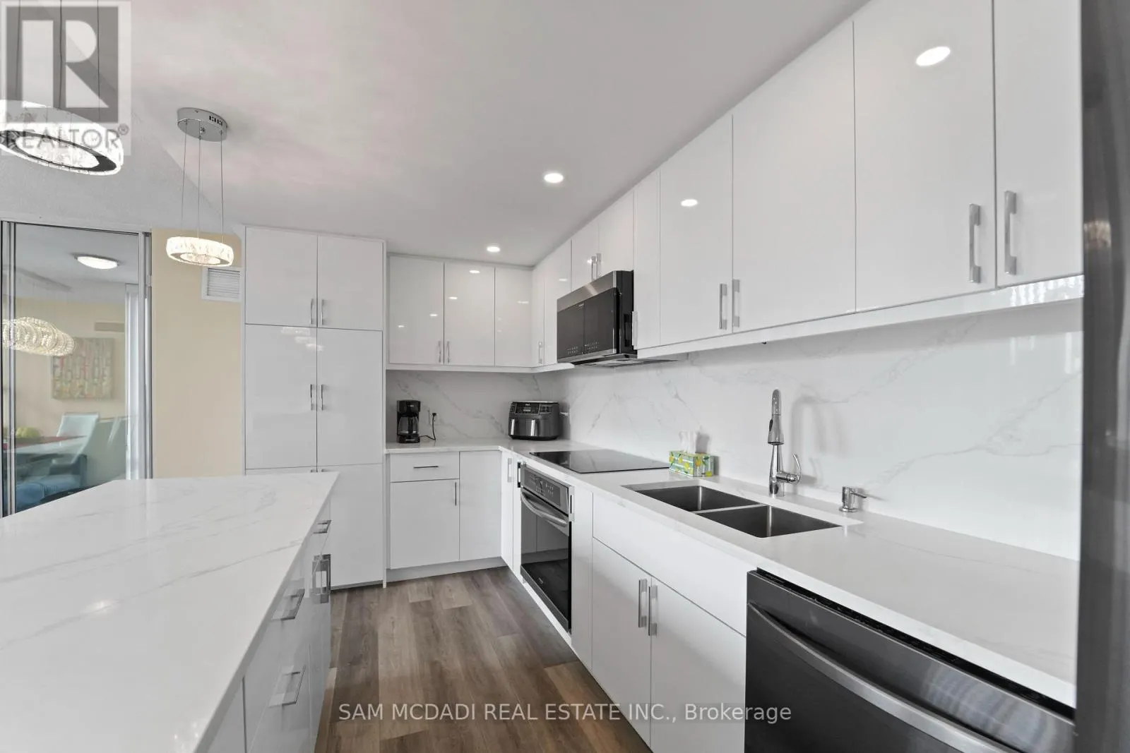 1207 - 3650 KANEFF CRESCENT