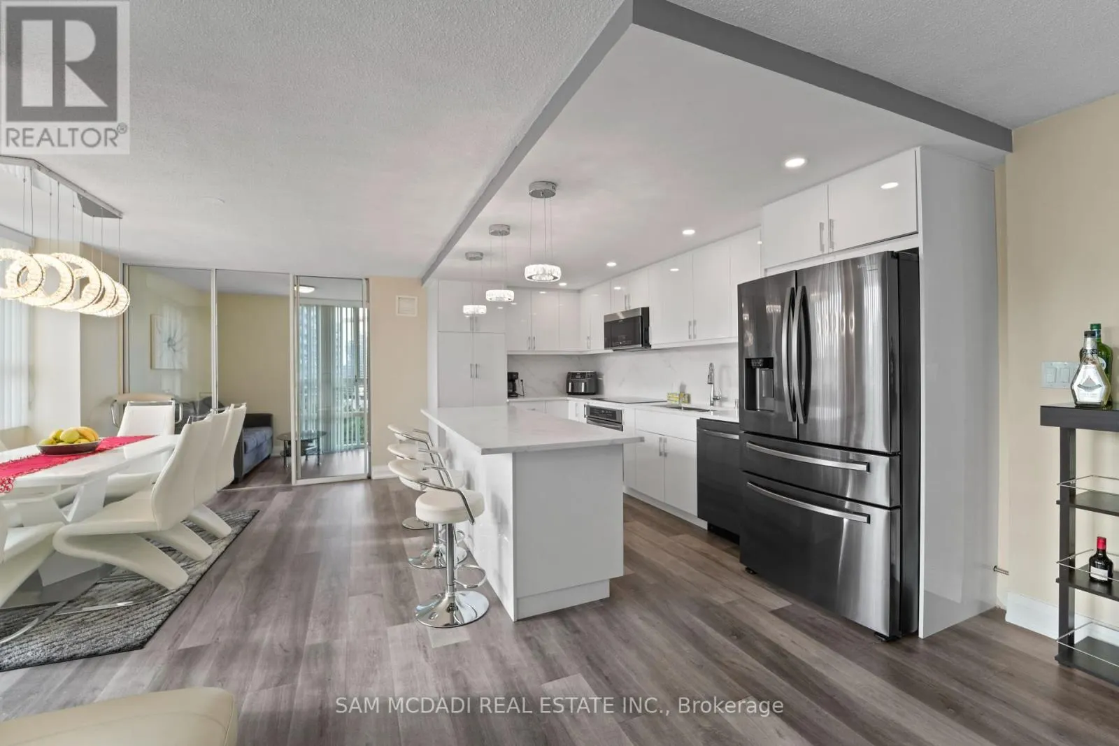 1207 - 3650 KANEFF CRESCENT