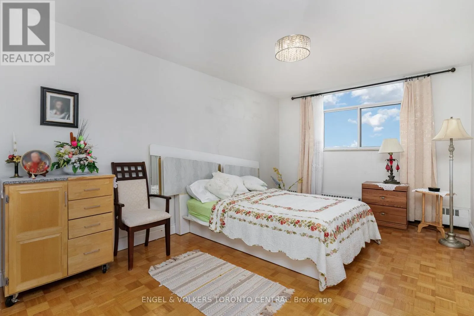 808 - 5 FRITH ROAD