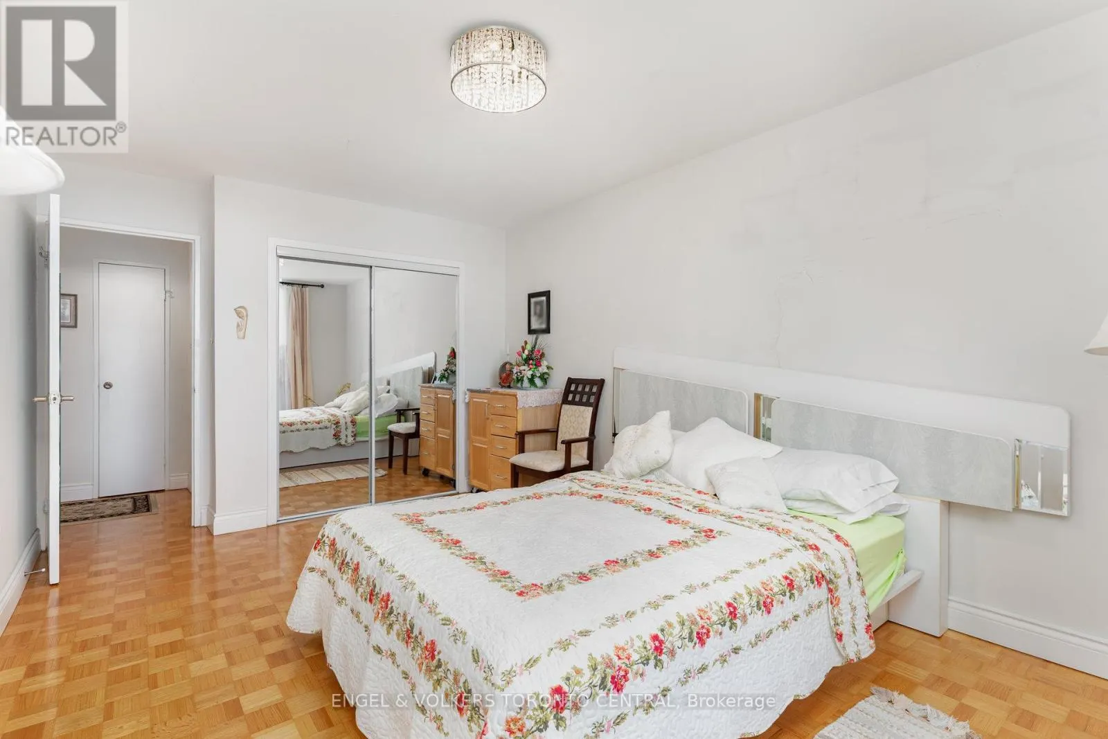 808 - 5 FRITH ROAD