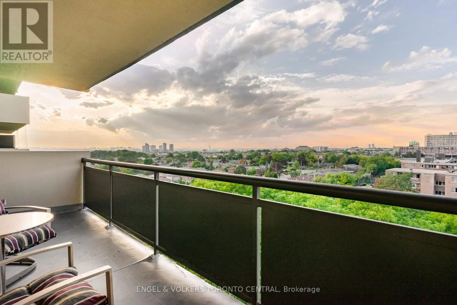 808 - 5 FRITH ROAD