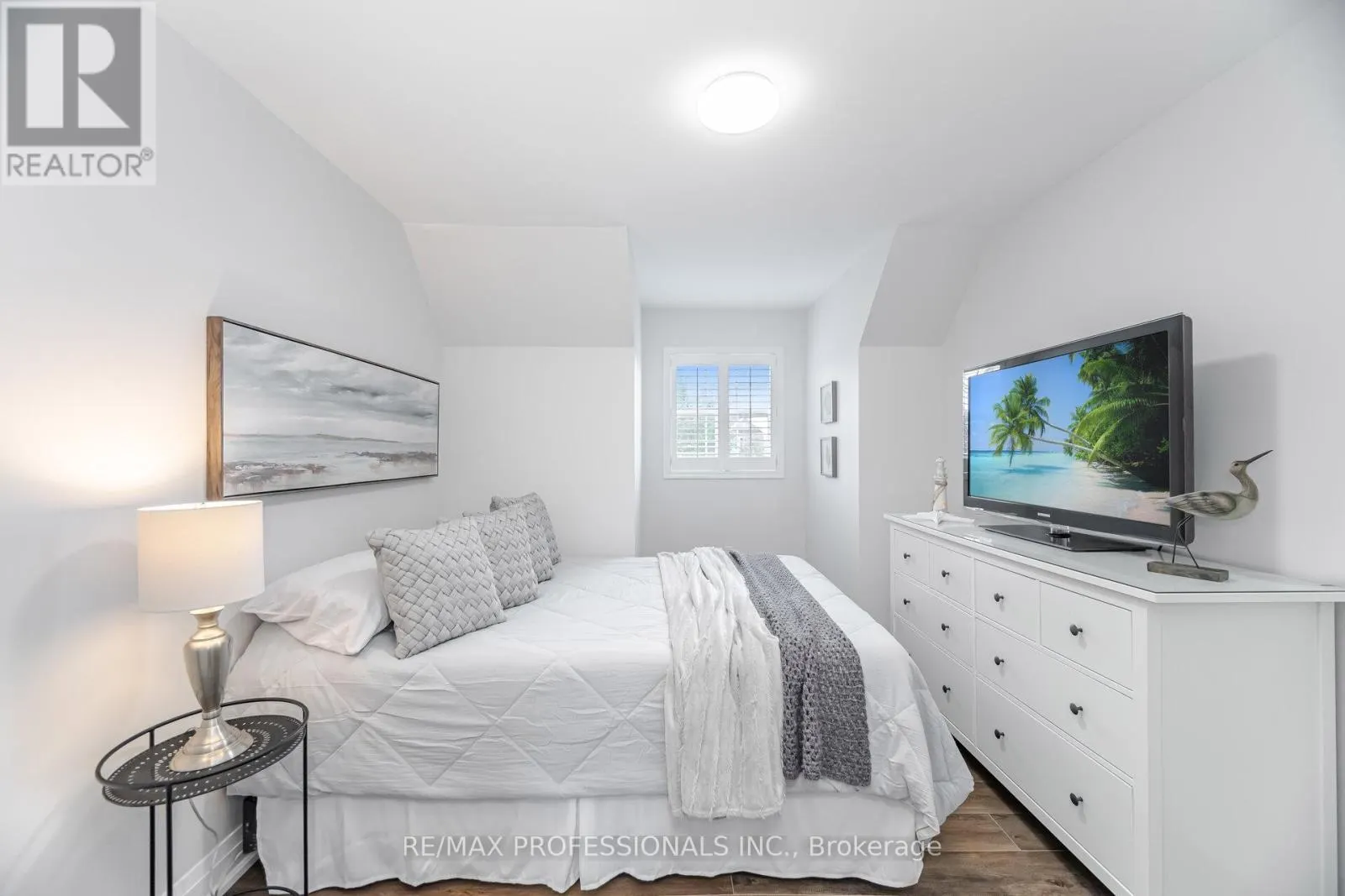 74 UPPER HIGLANDS DRIVE