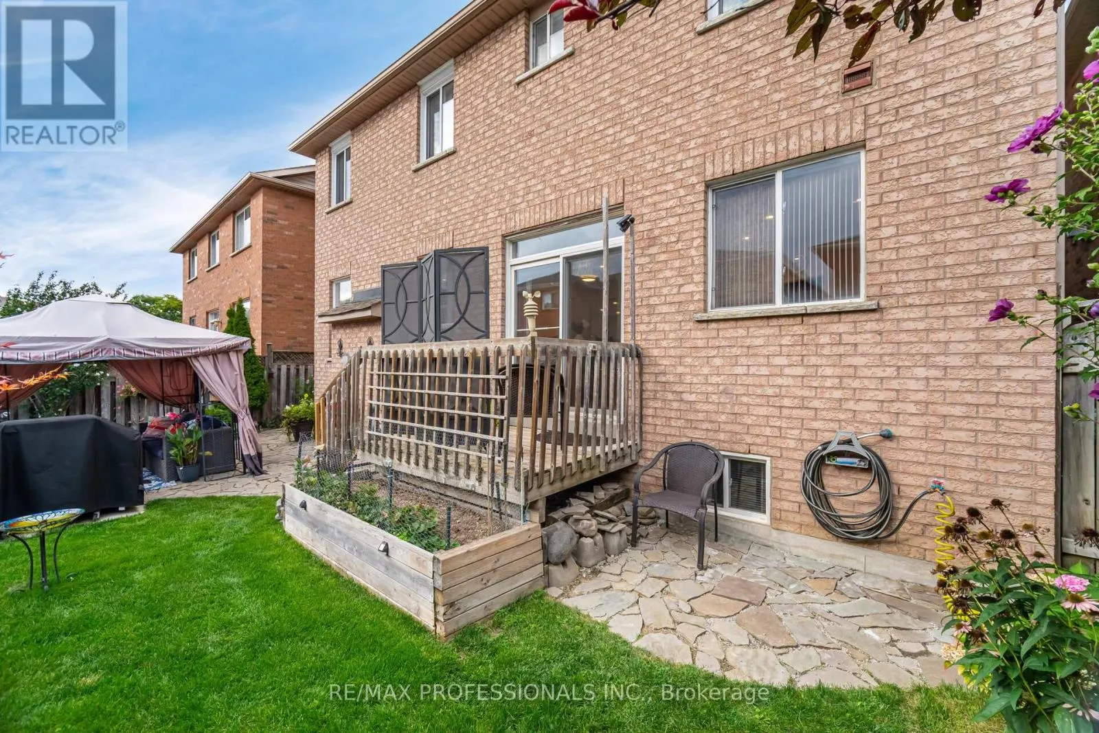74 UPPER HIGLANDS DRIVE