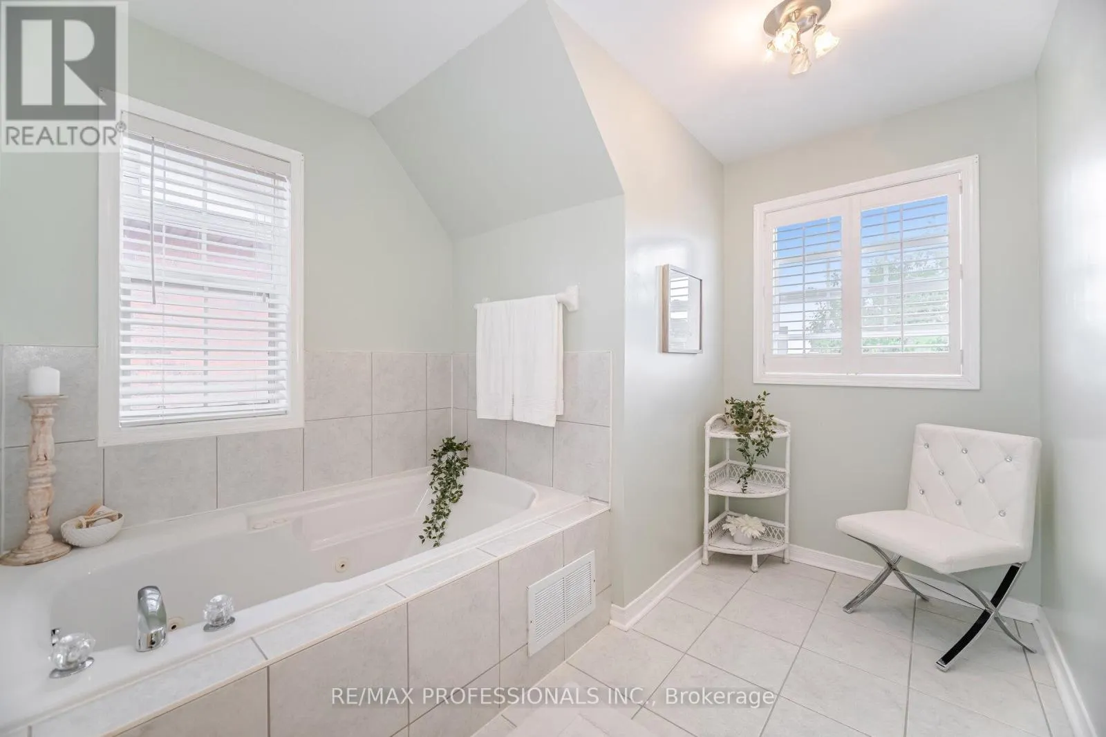 74 UPPER HIGLANDS DRIVE