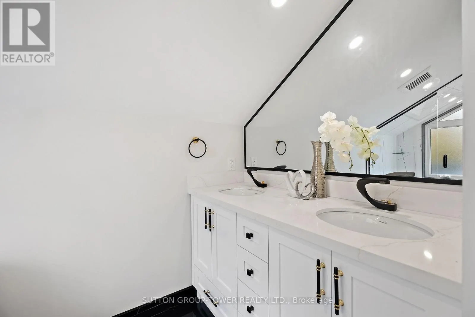 48 SILVERTHORN AVENUE
