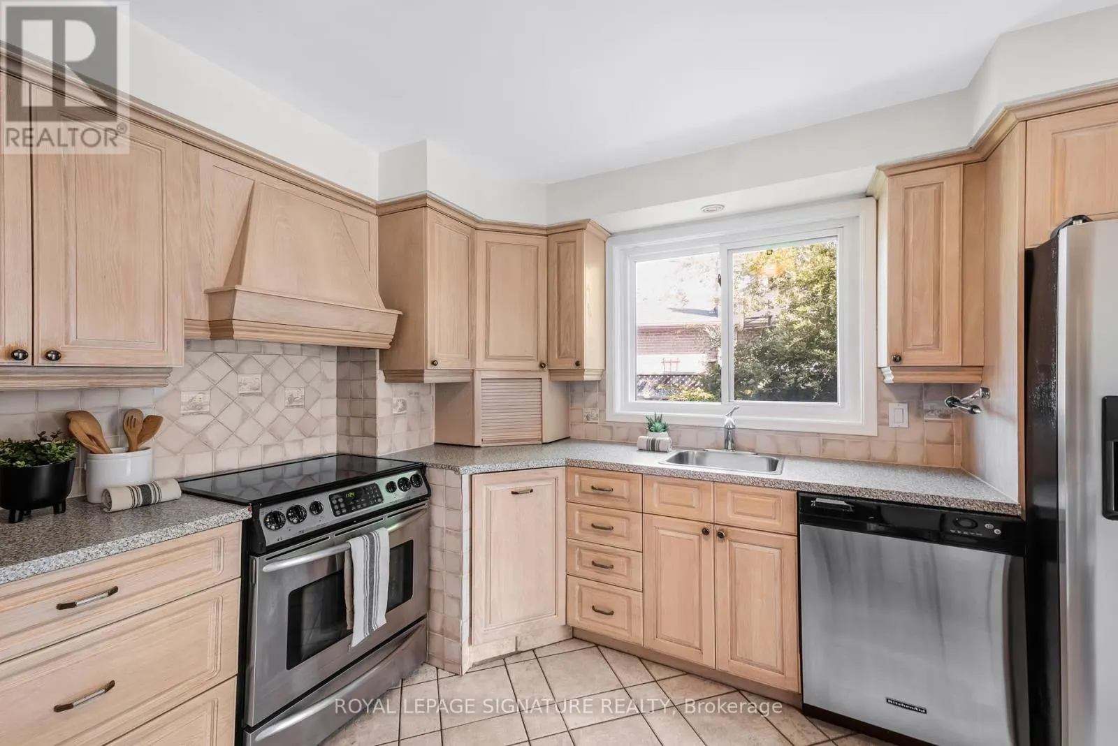 1256 TYNEBURN CRESCENT