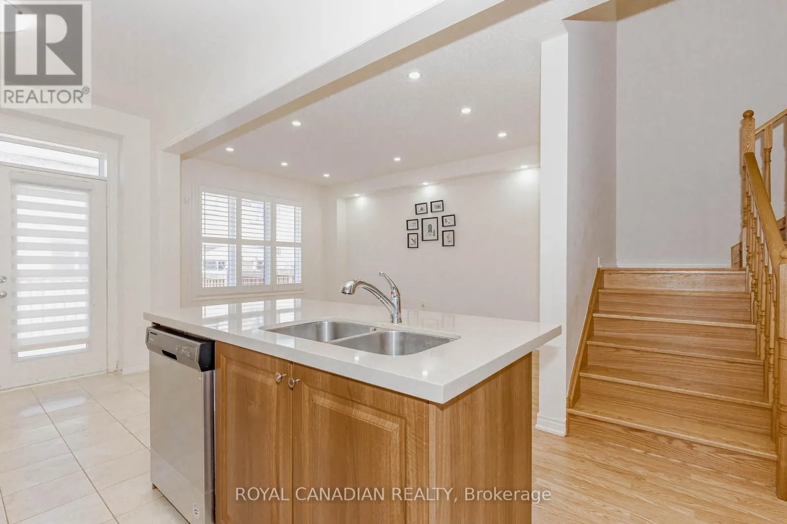 1533 CARR LANDING