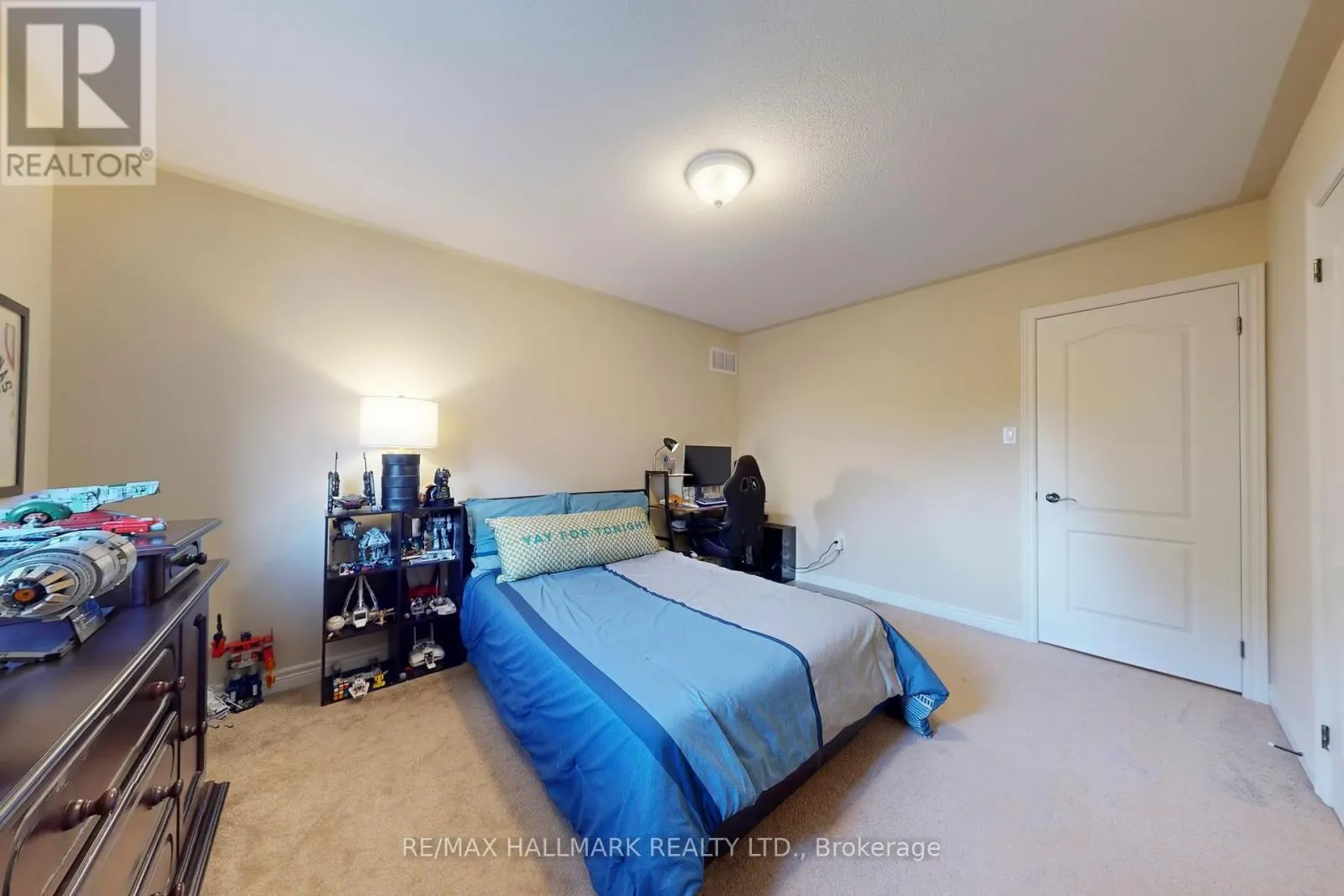 33 BORLAND CRESCENT
