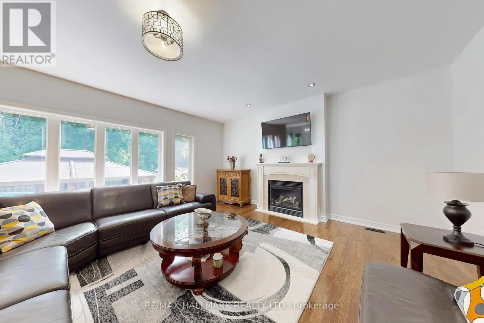 33 BORLAND CRESCENT
