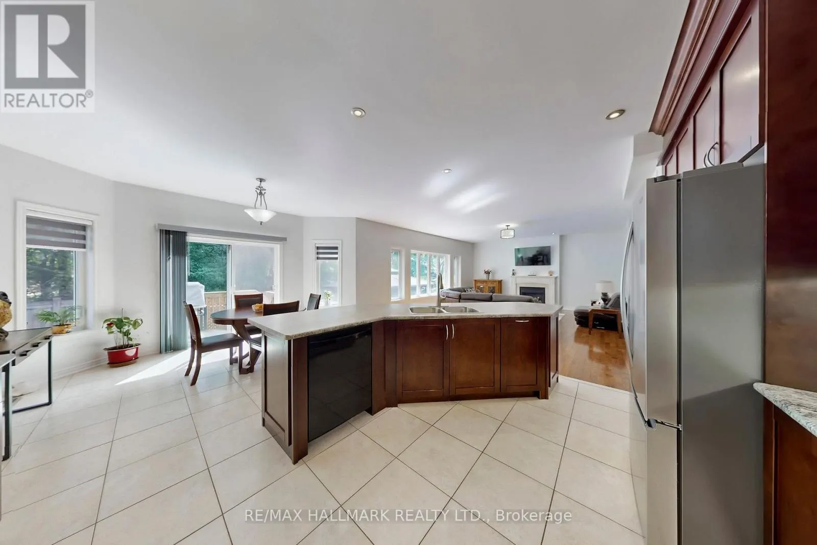 33 BORLAND CRESCENT