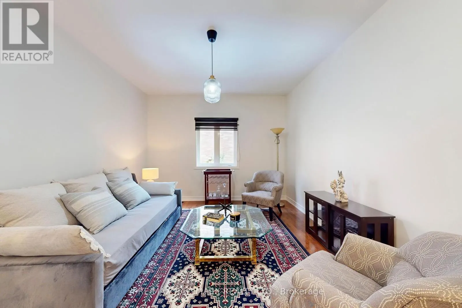 33 BORLAND CRESCENT