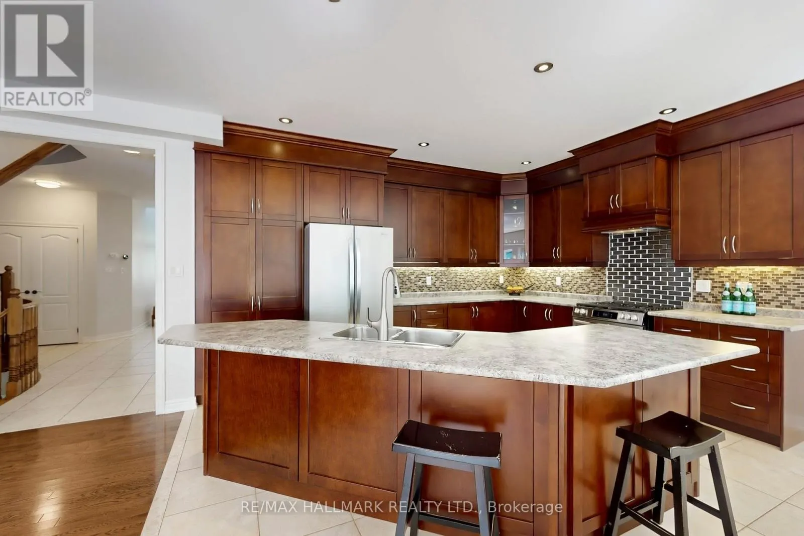 33 BORLAND CRESCENT