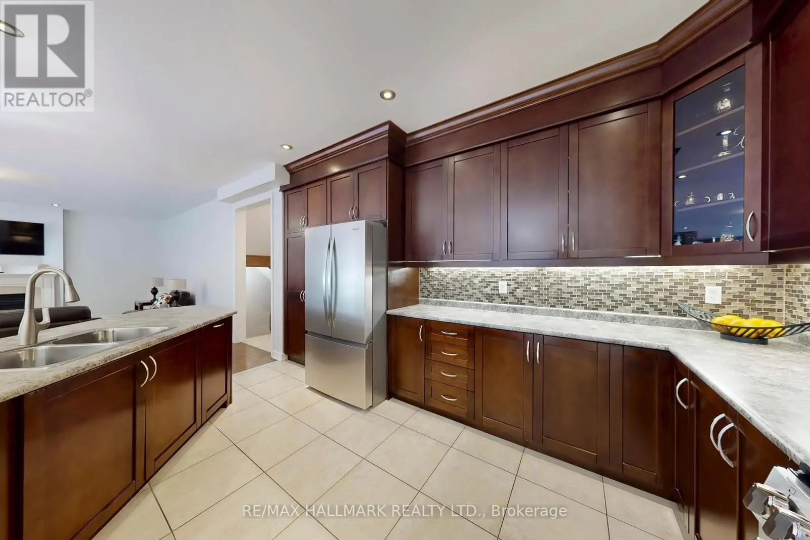 33 BORLAND CRESCENT