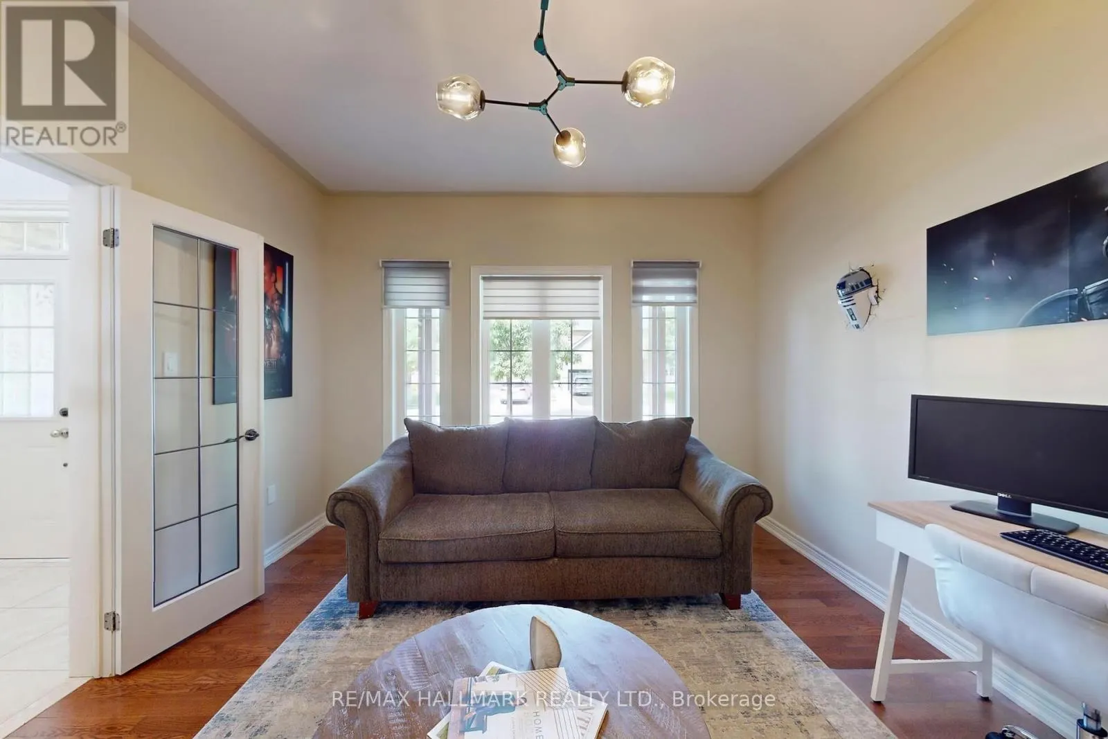 33 BORLAND CRESCENT