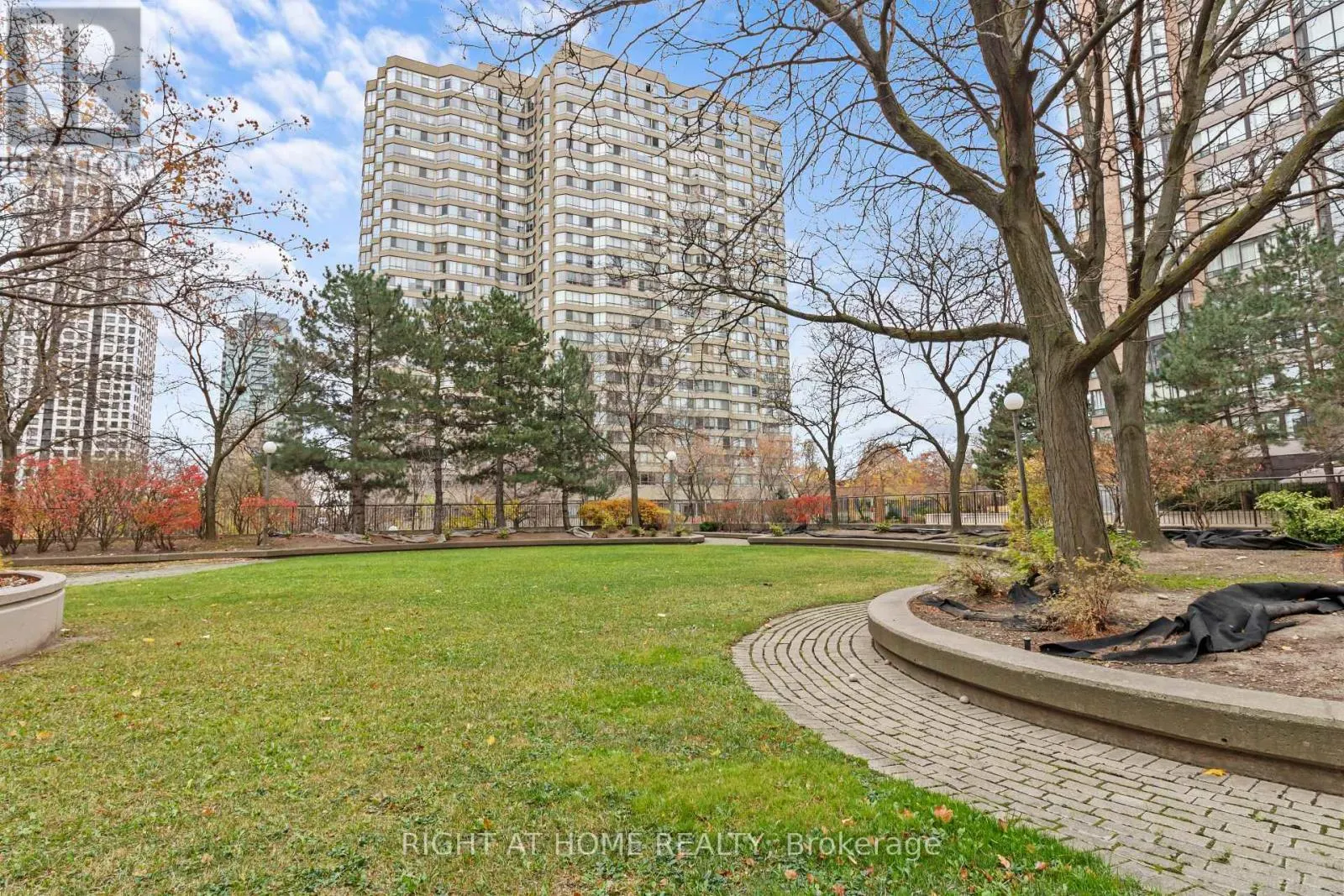 2004 - 285 ENFIELD PLACE