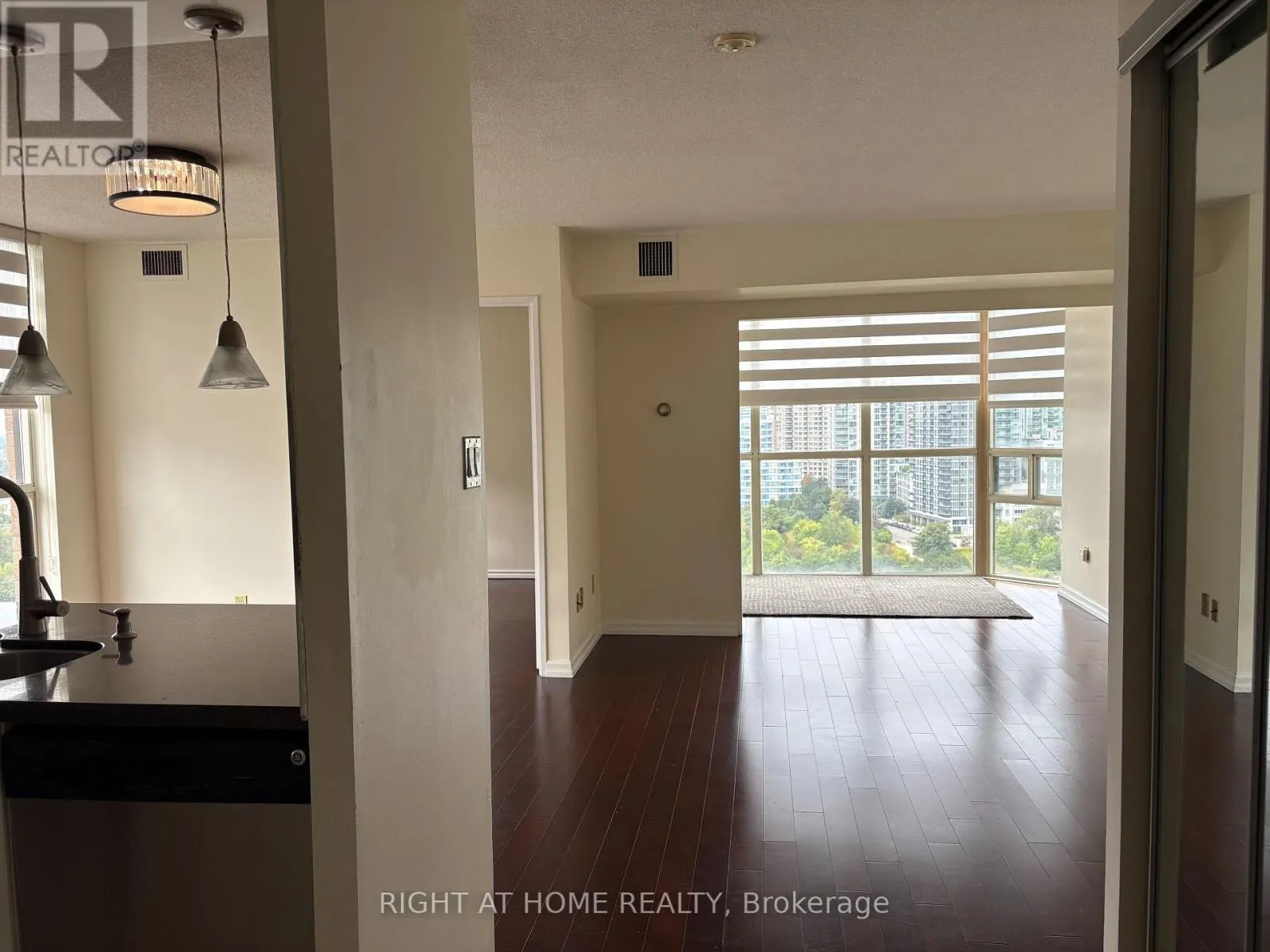 2004 - 285 ENFIELD PLACE