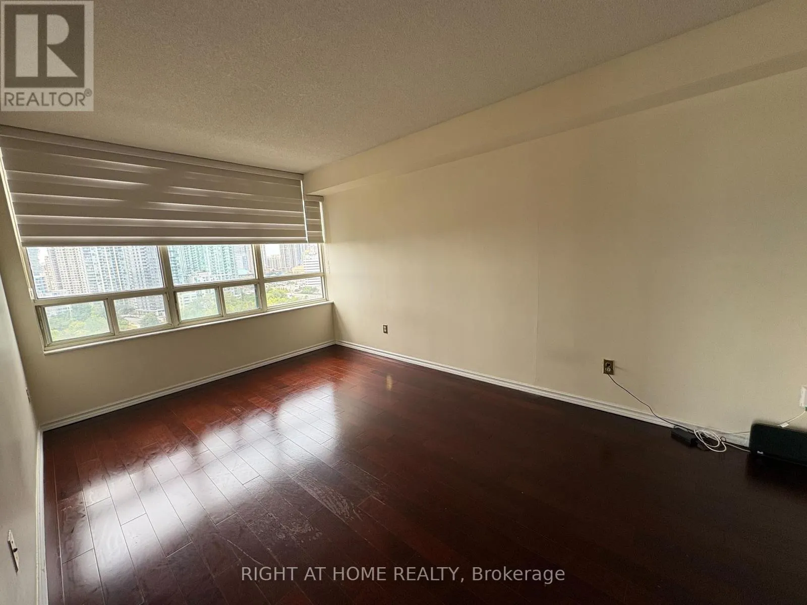 2004 - 285 ENFIELD PLACE