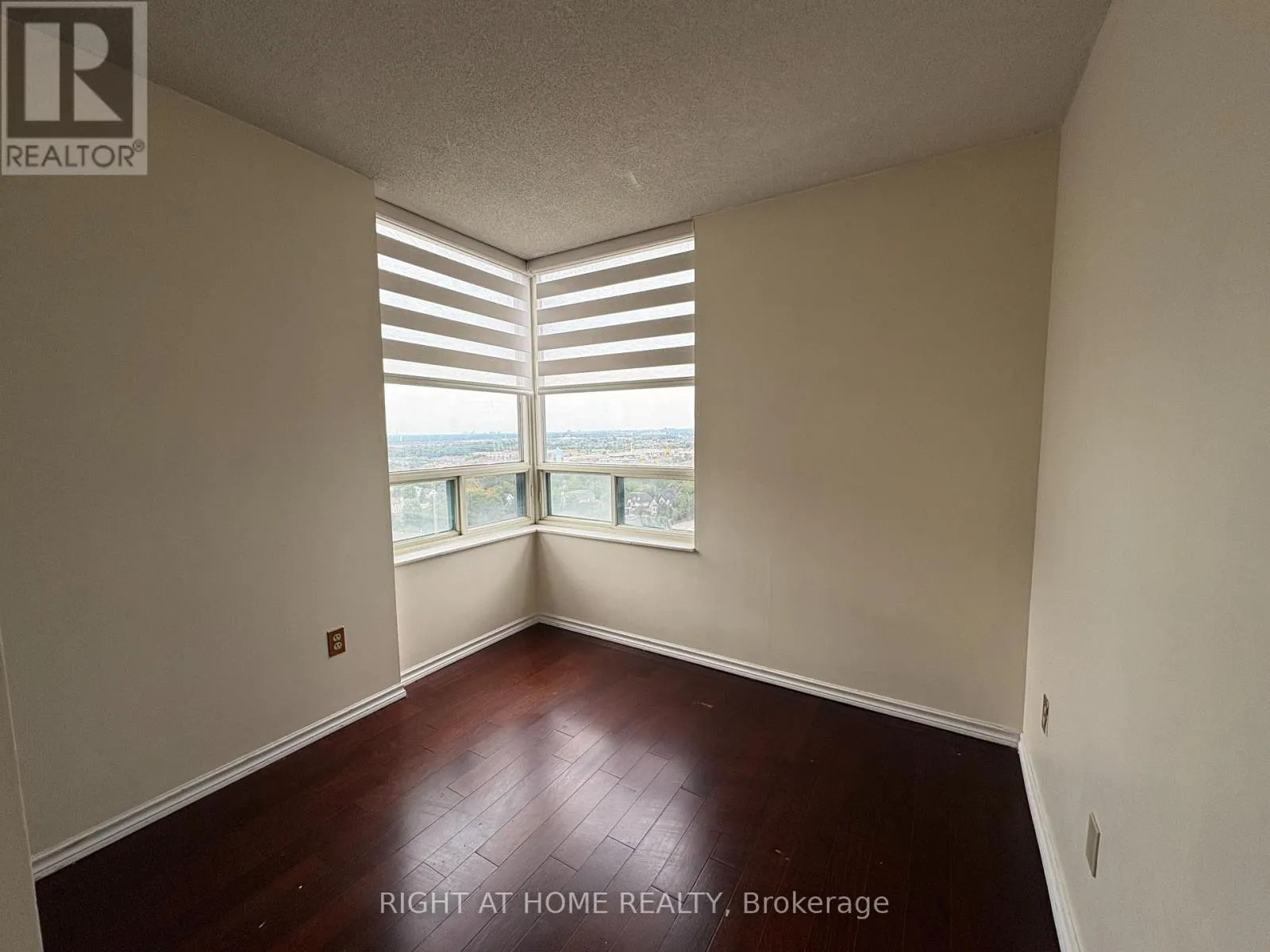 2004 - 285 ENFIELD PLACE