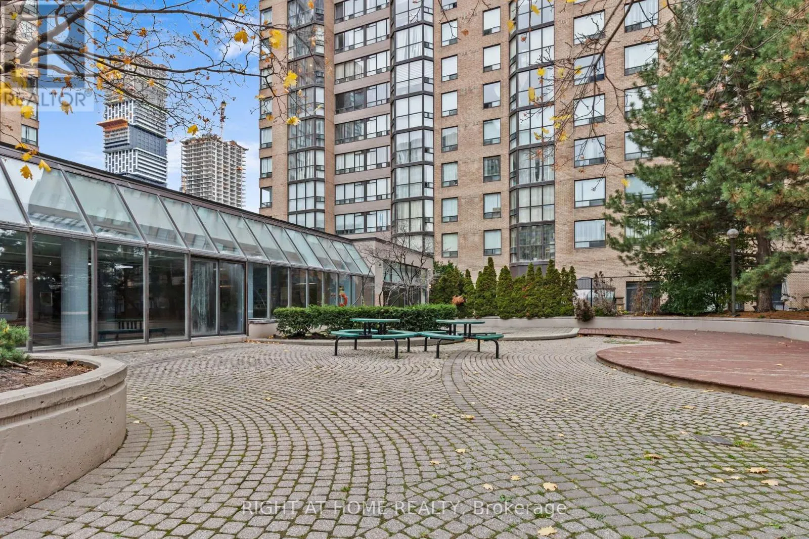 2004 - 285 ENFIELD PLACE