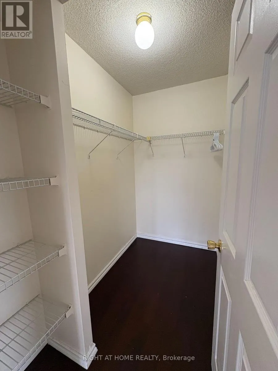 2004 - 285 ENFIELD PLACE