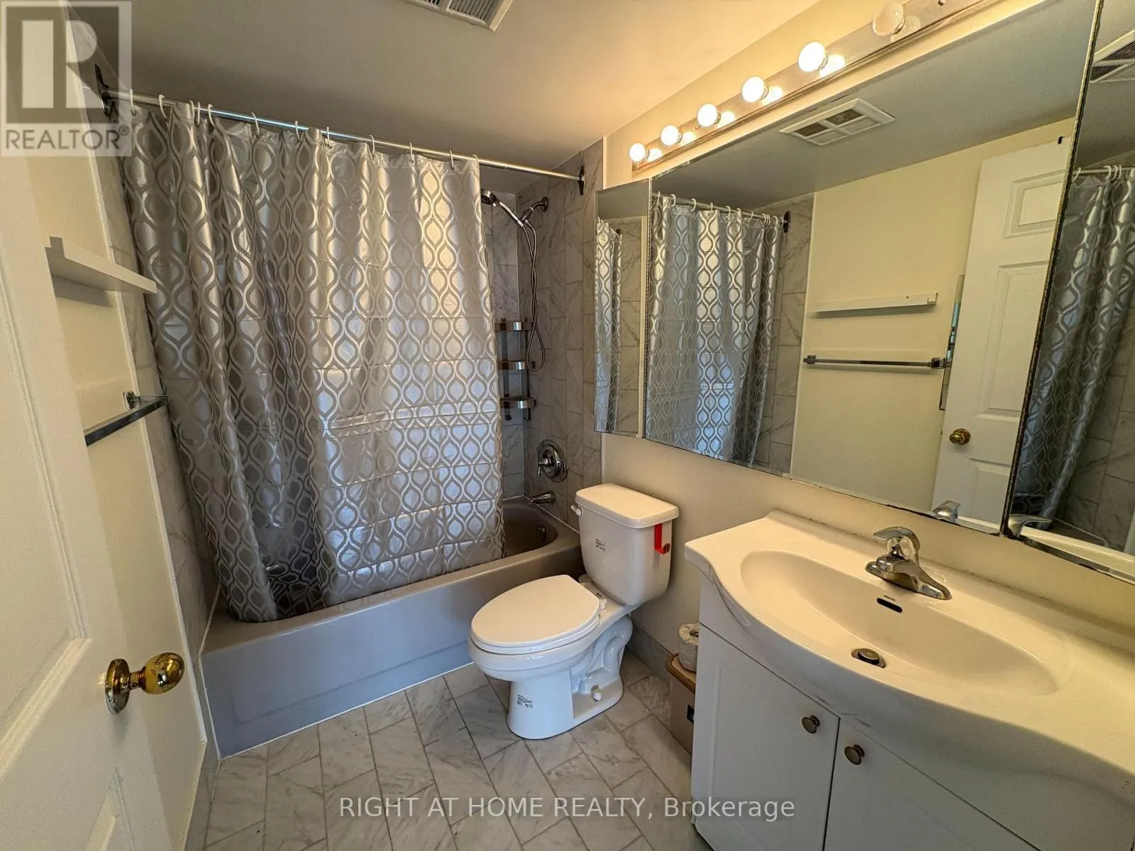 2004 - 285 ENFIELD PLACE