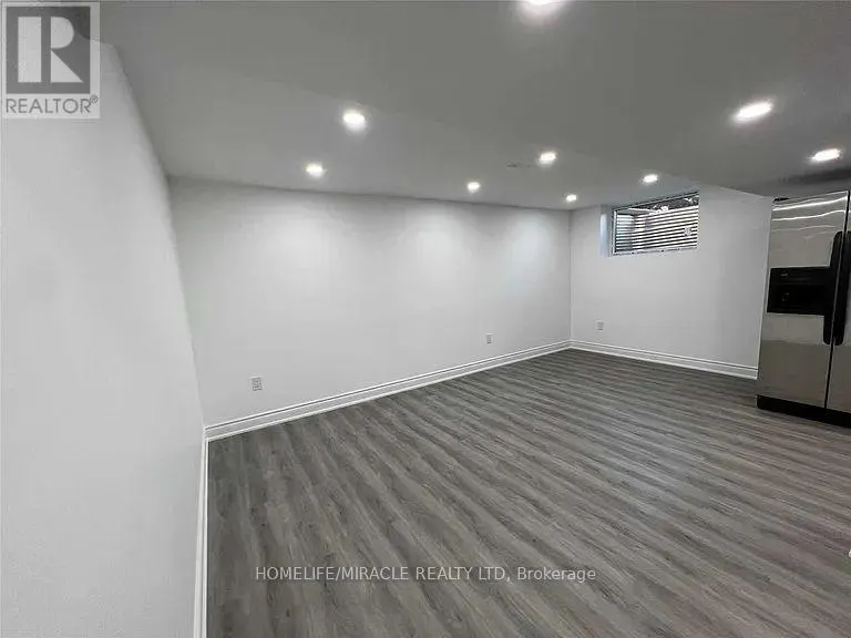 3371 SCHOMBERG AVENUE
