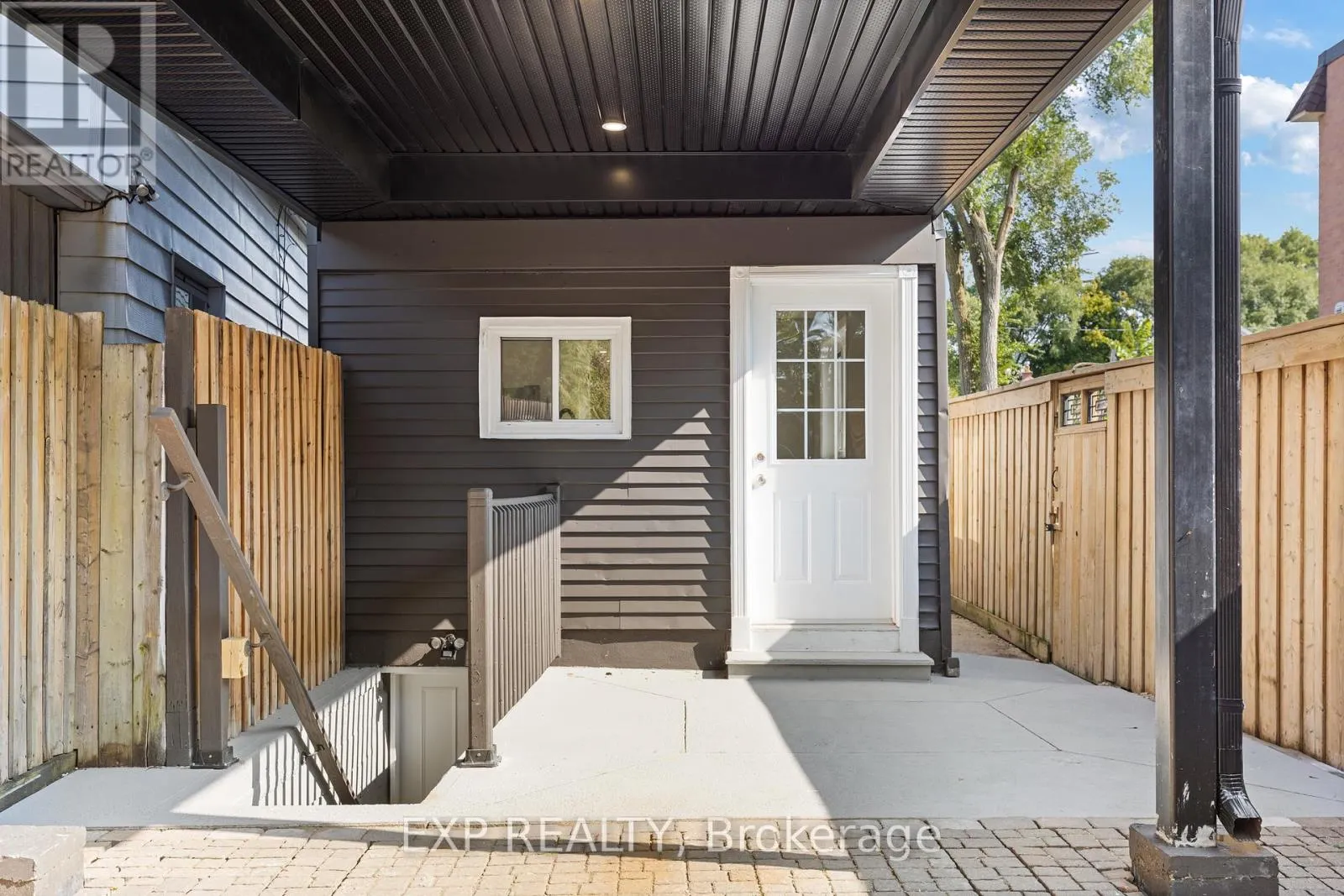 15 EILEEN AVENUE