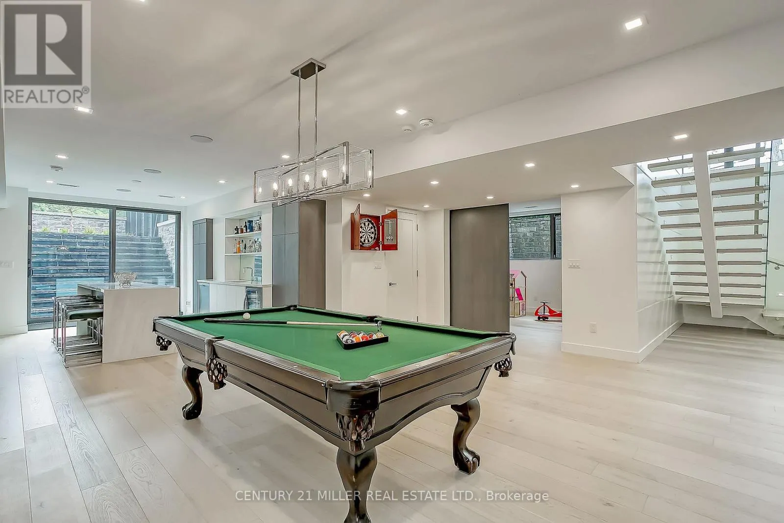 421 CHARTWELL ROAD