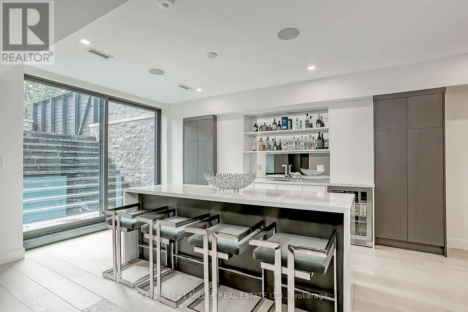 421 CHARTWELL ROAD