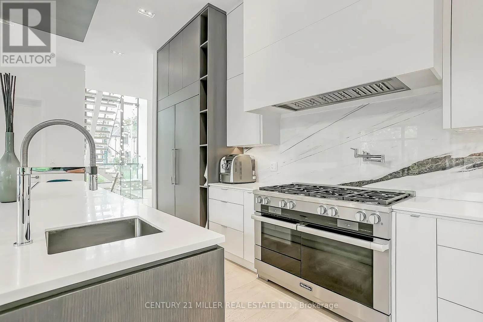 421 CHARTWELL ROAD