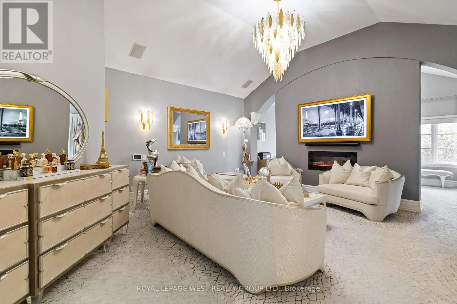 24 MCARTHUR HEIGHTS