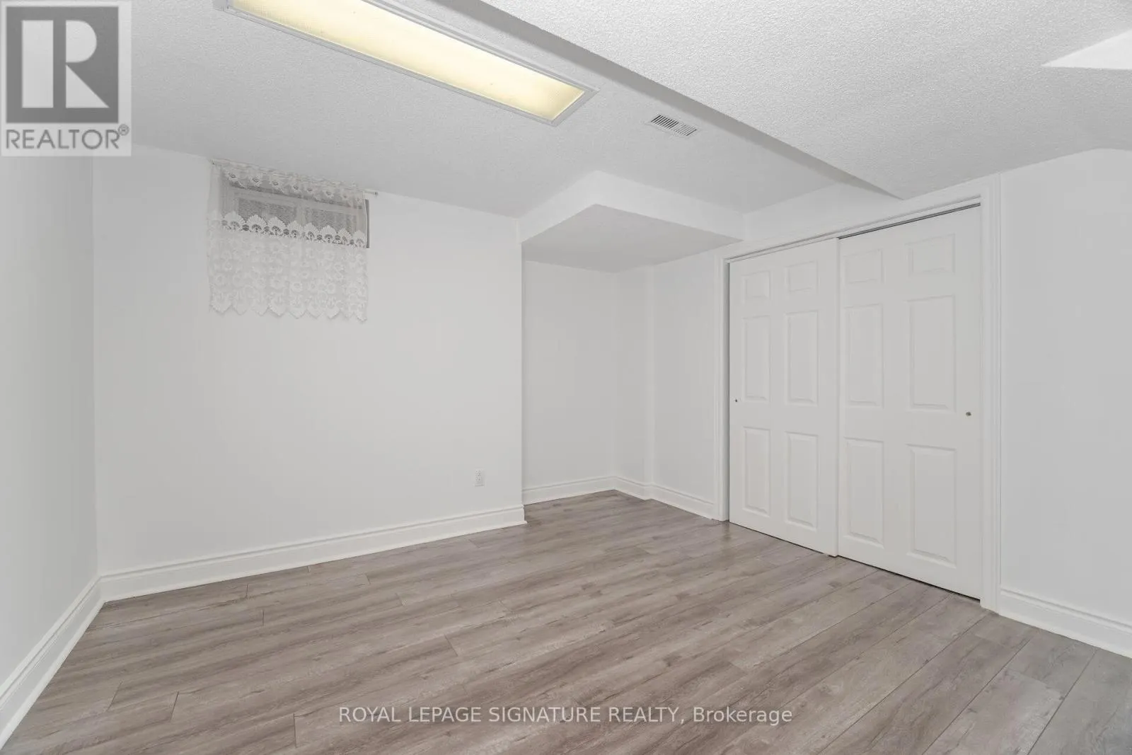 5217 FALLINGBROOK DRIVE
