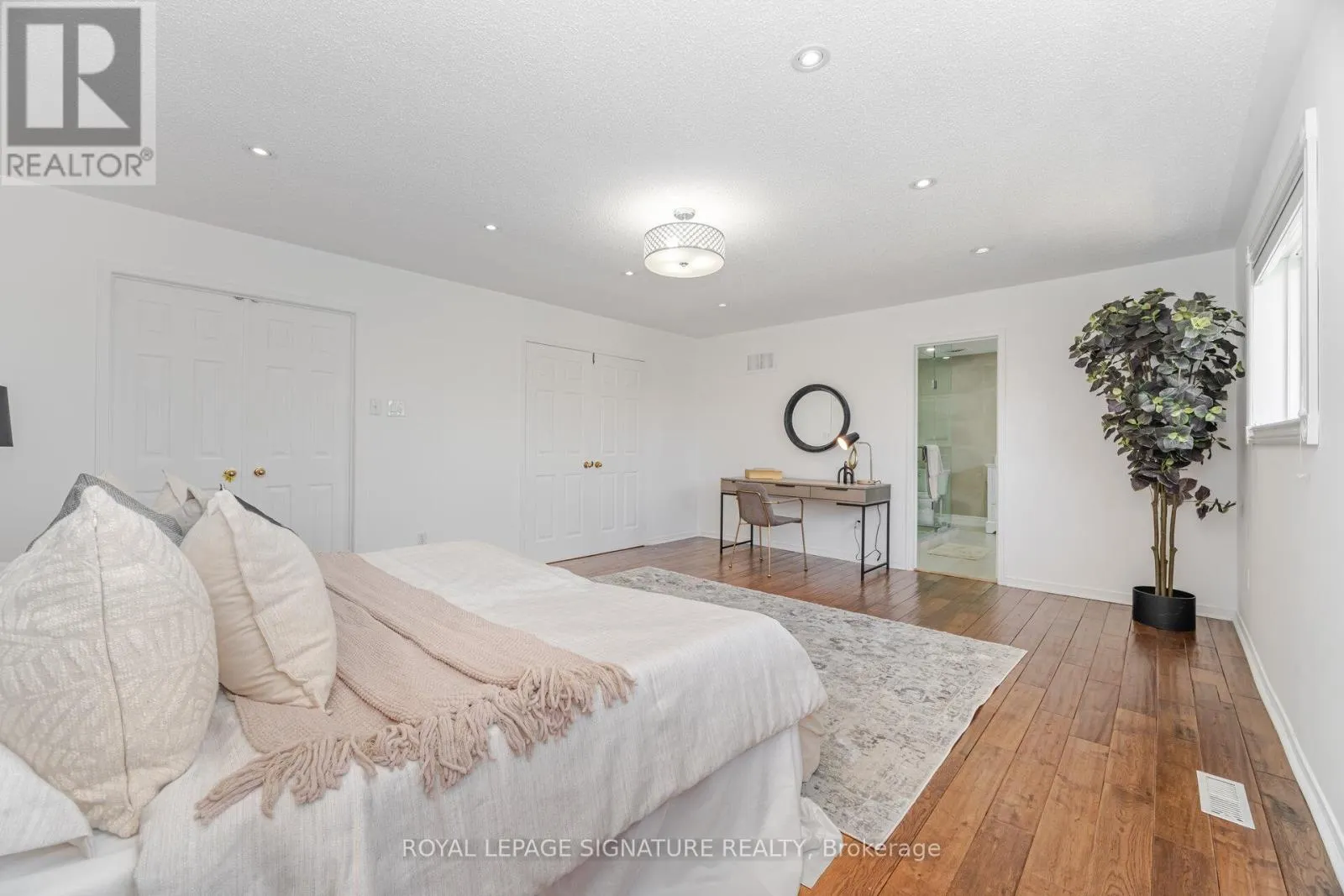 5217 FALLINGBROOK DRIVE