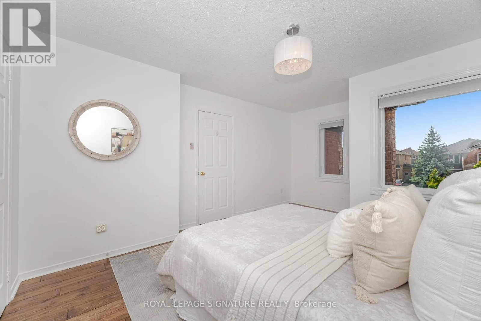 5217 FALLINGBROOK DRIVE