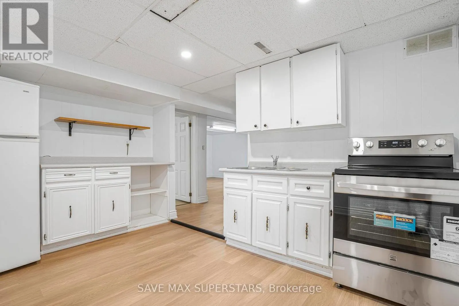 LOWER - 87 PENNINGTON CRESCENT
